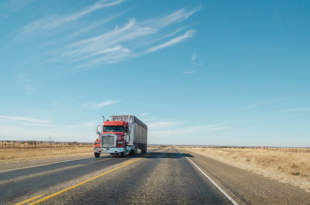 Camion sur une route des USA