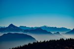 Chaîne de montagnes enneigées en France